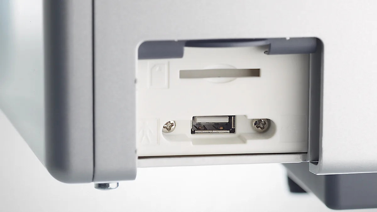 Interfaz USB en el elemento del odontólogo del Sinius